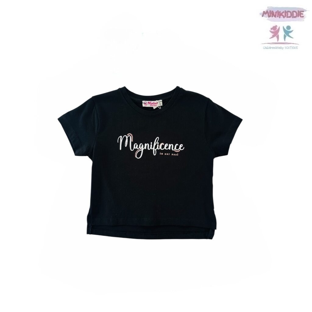 Черна тениска с надпис „Magnificence in my soul“ 🖤